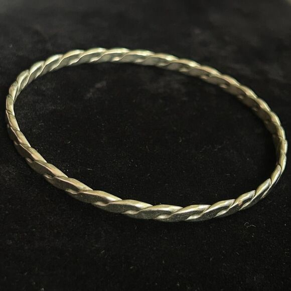 Vintage Marked Sterling Silver Hencho Mexico Twisted Bangle 2.65" 12 grams - Picture 1 of 7